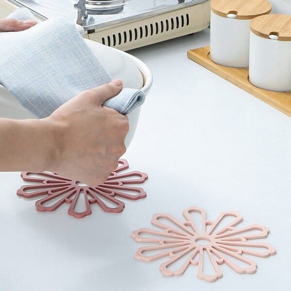 Silicone Pot Mat, Heat Insulation Mat, Simple Tableware Mat, Pot Holder - Random Color & Design