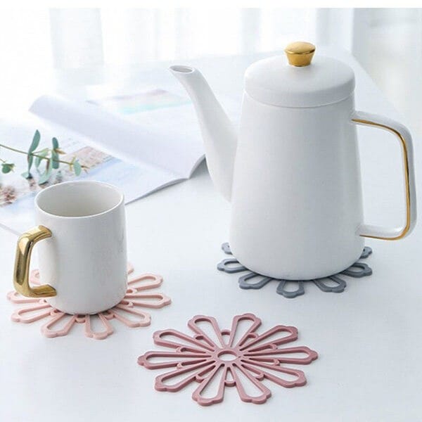 Silicone Pot Mat, Heat Insulation Mat, Simple Tableware Mat, Pot Holder - Random Color & Design